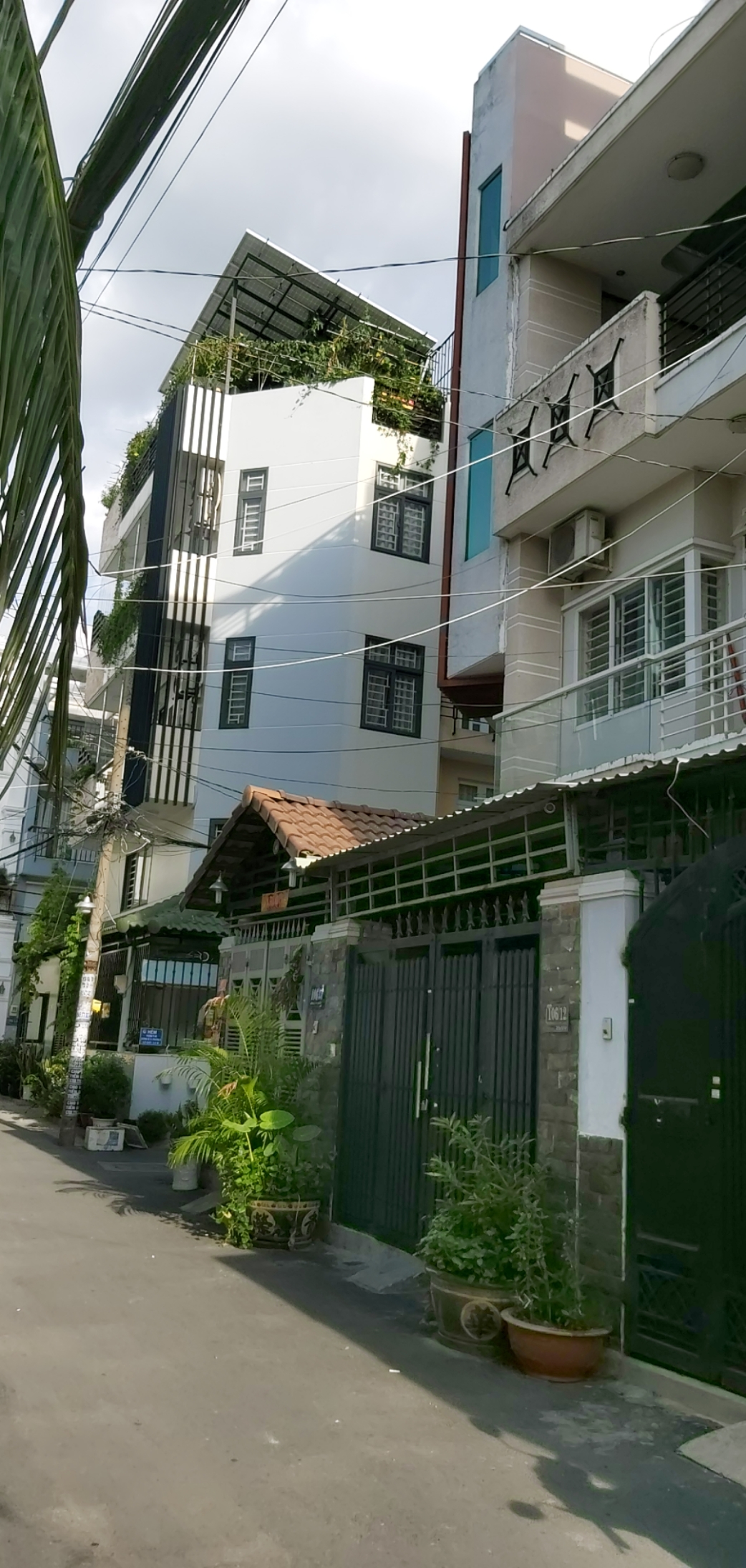 Cần bán gấp nhà đường số 14, P 8, Trung tâm quận Gò Vấp, HXH, 3 tầng lầu, 4 pn, giá rẻ nhất quận GV