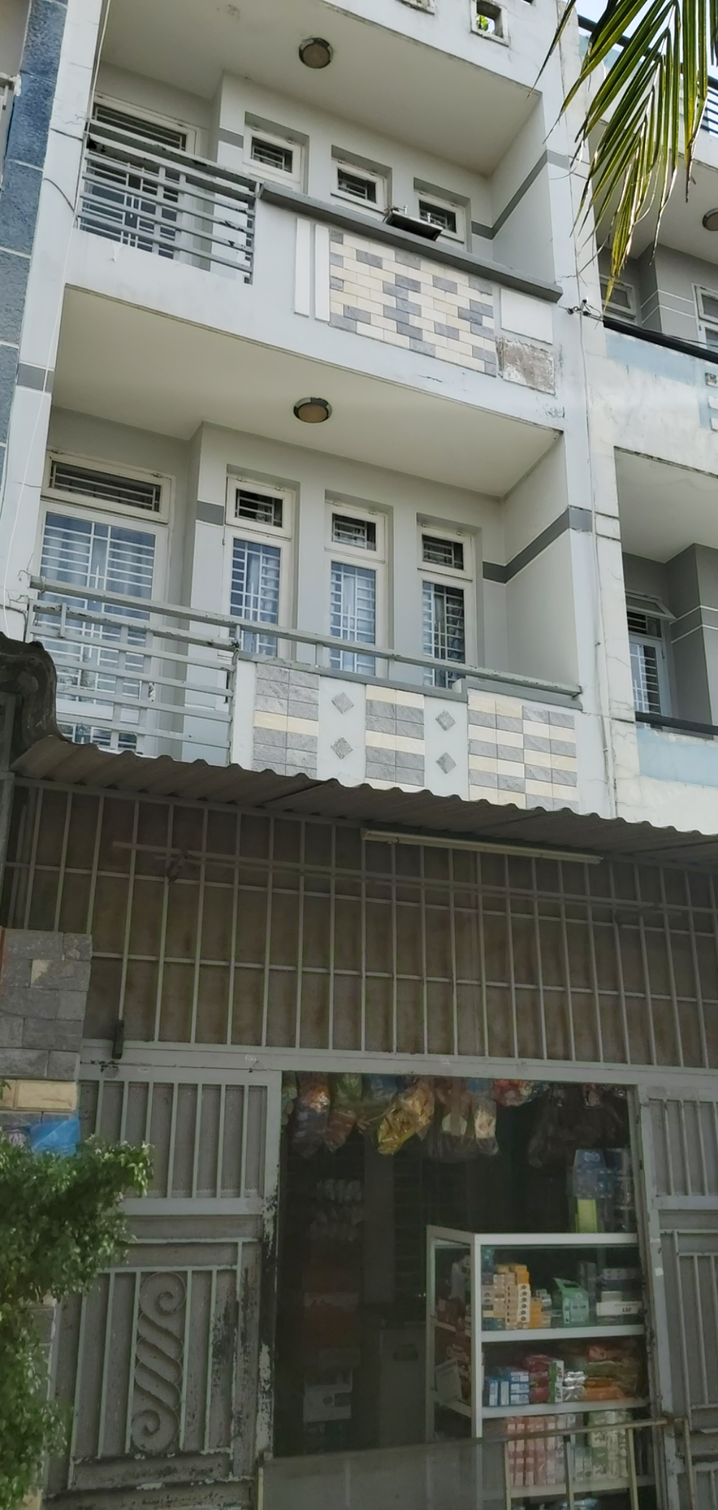 Cần bán gấp nhà đường số 14, P 8, Trung tâm quận Gò Vấp, HXH, 3 tầng lầu, 4 pn, giá rẻ nhất quận GV