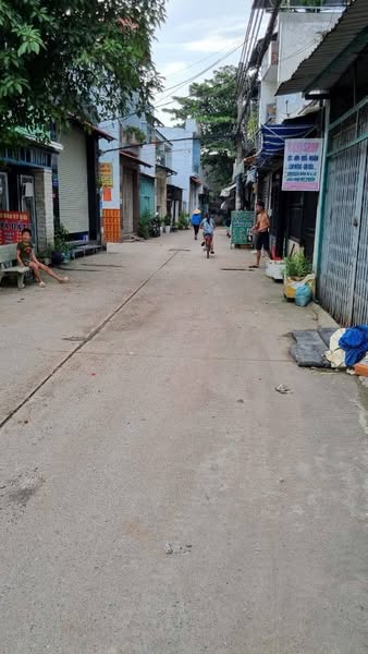 NHÀ HẺM THÔNG GẦN CHỢ