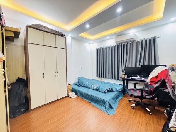 NHÀ MỚI – MẶT TIỀN 4M – 5TẦNG -OTO ĐỖ CỬA – NGÕ THÔNG – 30M RA MẶT PHỐ TAM TRINH – HOÀNG MAI