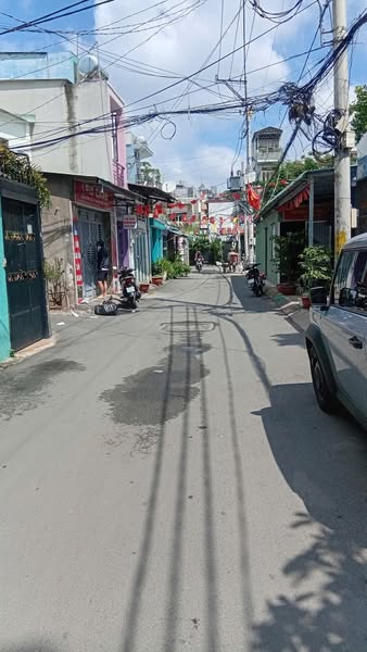 ngay sau Coorpmart Quang Trung