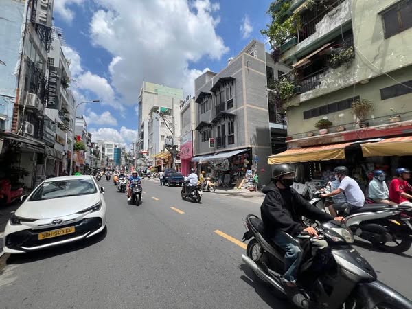 SÁT MẶT TIỀN HUỲNH VĂN BÁNH Q PN