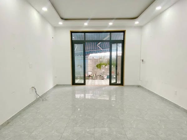 Nh,à mới 3 tầng, ngay văn cao, Nguyễn sơn, Lê sao.