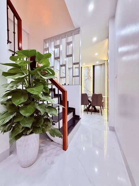 LONG BIÊN 38,6 m2X5T ,NHÀ MỚI ĐẸP NỘI THẤT ĐẦY ĐỦ