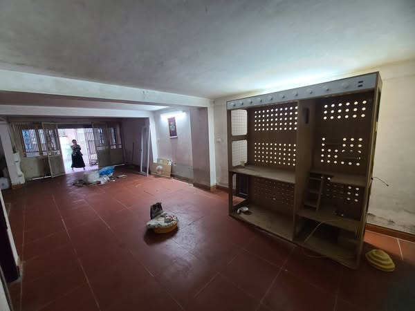 LÕI QUÂN HAI BÀ-PHÂN LÔ 2 Ô TÔ TRÁNH.