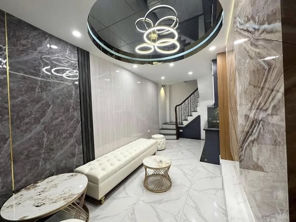 Trục chính quận Đống Đa, nhà xây kcbtcc 5 Tầng