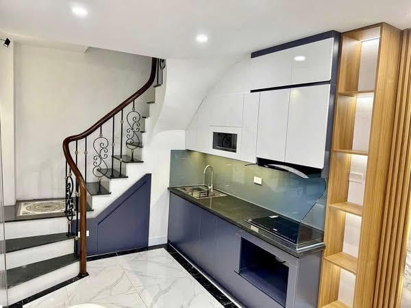 Trục chính quận Đống Đa, nhà xây kcbtcc 5 Tầng