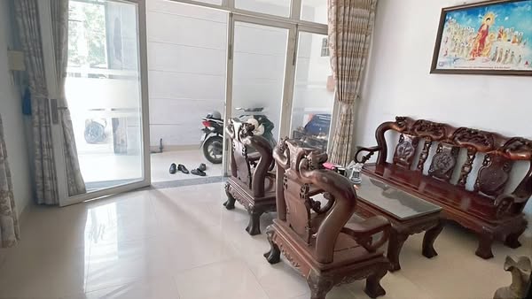 Huỳnh Tấn Phát – 4 tỷ