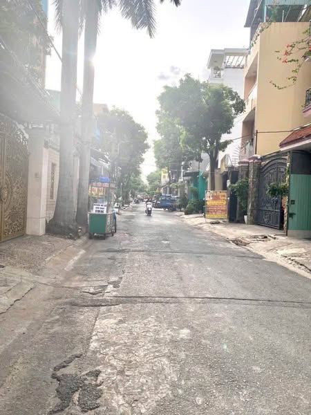 7 tỷ nhỉnh – Nhà 2 tầng – 4/4.7 x 24 (105m2) – Đoạn đầu Bàu Cát giao Đồng Đen