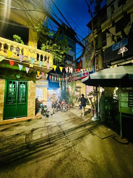 Chính chủ nhờ bán căn nhà ở Bạch Mai. Sát vách chợ Mơ