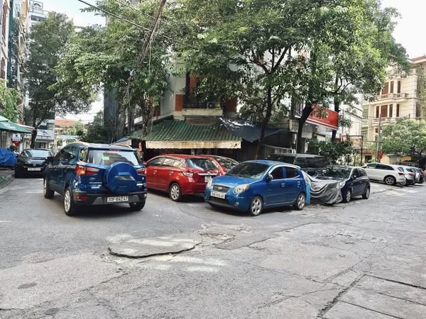 B.ÁN NHÀ TRUNG TÂM QUẬN CẦU GIẤY, TRẦN CUNG