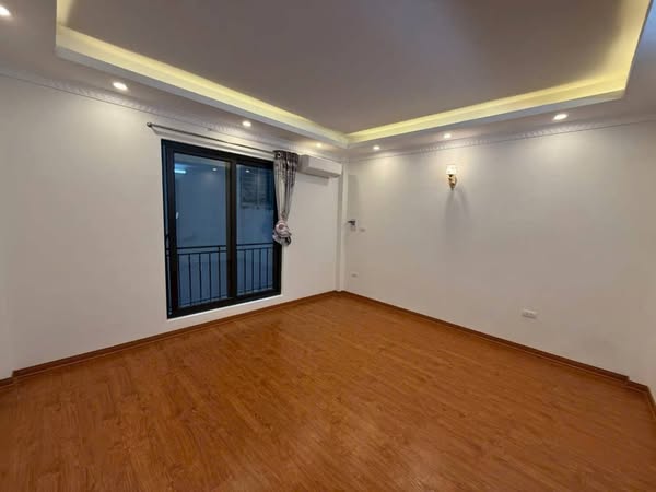 Nhỉnh 5 Tỷ, Thạch Bàn ■ Long Biên