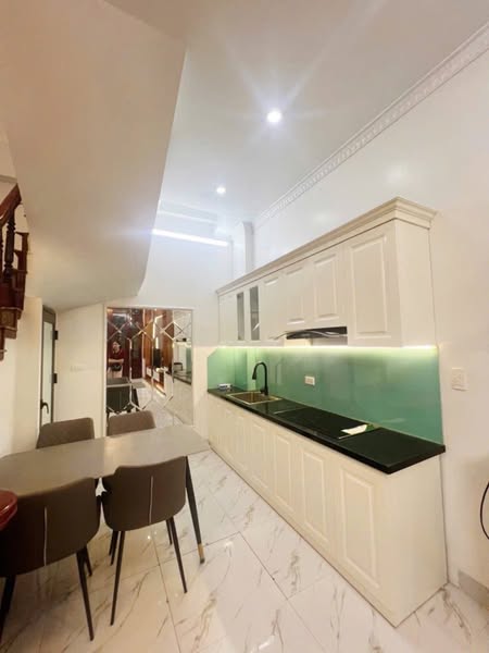 Nhà gần Hồ Tây lộng gió