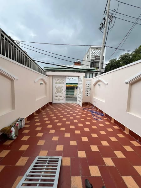 NHÀ ĐẸP 3 TẦNG MẶT TIỀN ĐƯỜNG 160