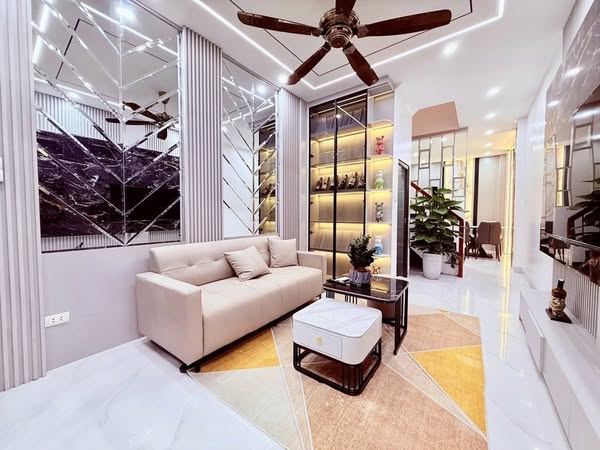 LONG BIÊN 38,6 m2X5T ,NHÀ MỚI ĐẸP NỘI THẤT ĐẦY ĐỦ