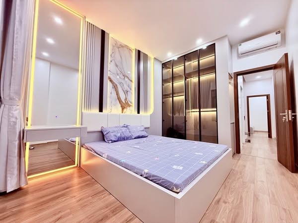 LONG BIÊN 38,6 m2X5T ,NHÀ MỚI ĐẸP NỘI THẤT ĐẦY ĐỦ