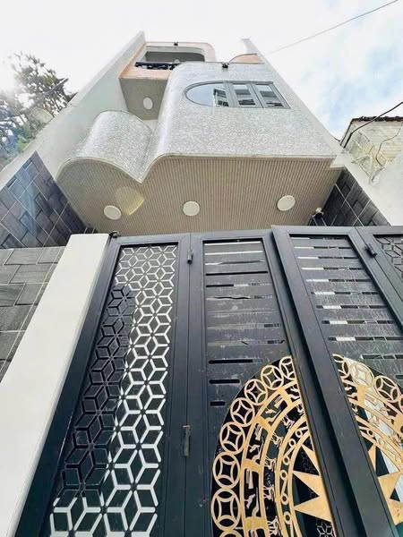 Nhà 3 Tầng 3 Mê Kiệt chuẩn 2m5 sạch sẽ Cách Đường chính Võ Văn Tần