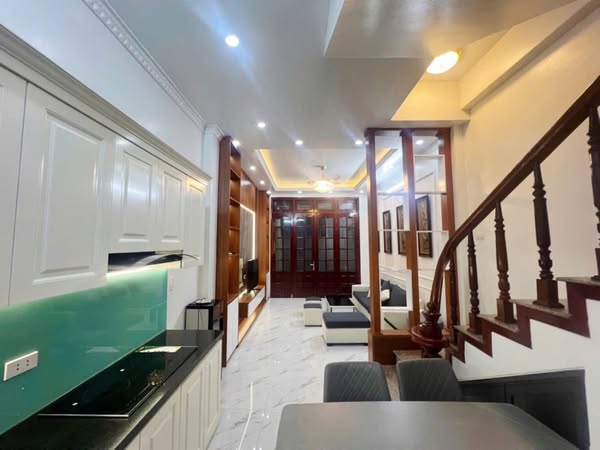 Nhà gần Hồ Tây lộng gió