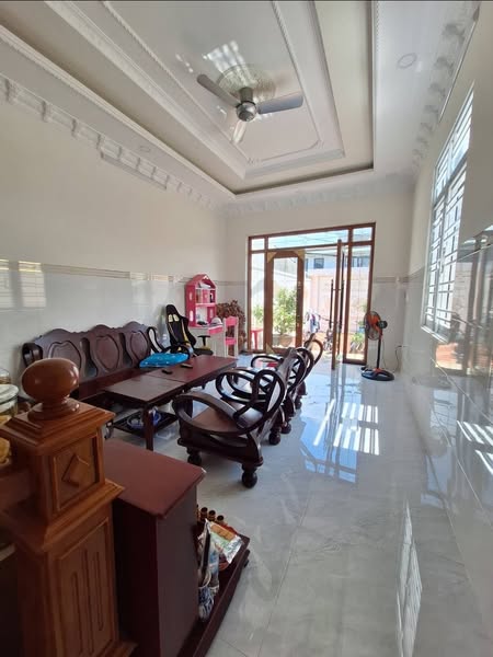 NHÀ ĐẸP 3 TẦNG MẶT TIỀN ĐƯỜNG 160