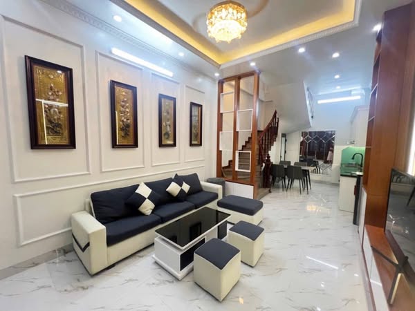 Nhà gần Hồ Tây lộng gió