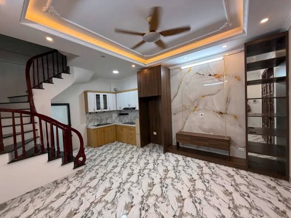 Nhỉnh 5 Tỷ, Thạch Bàn ■ Long Biên