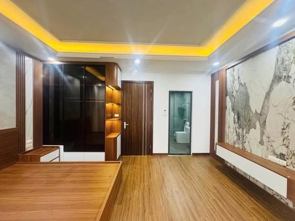 TRUNG TÂM THANH XUÂN – 6 TẦNG THANG MÁY NHẬP KHẨU