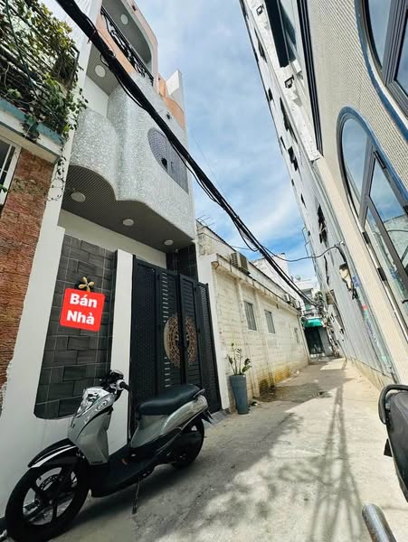 Nhà 3 Tầng 3 Mê Kiệt chuẩn 2m5 sạch sẽ Cách Đường chính Võ Văn Tần
