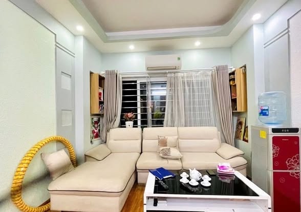 NHÀ MỚI 5 TẦNG CẦU GIẤY, TẶNG NỘI THẤT CAO CẤP, ĐƯỜNG THÔNG CHỤC BƯỚC RA Ô TÔ, CẠNH ĐẠI HỌ