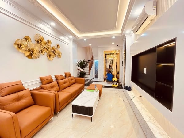 Hai Bà Trưng 44m2x 5 tầng, cất xe trong nhà
