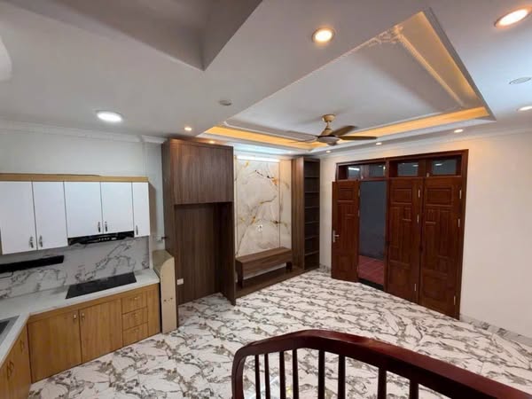 Nhỉnh 5 Tỷ, Thạch Bàn ■ Long Biên