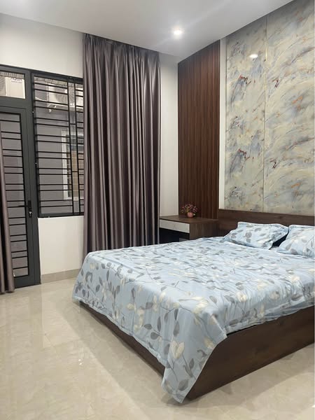 Bạn này chắc cũng sắp bay rồi đó, nhưng còn hàng vẫn vác đi tìm duyên ạ!