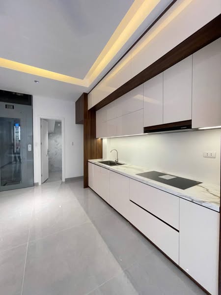 Hoàng Mai – Xây mới – Thang máy – 10m ra ôtô tránh.