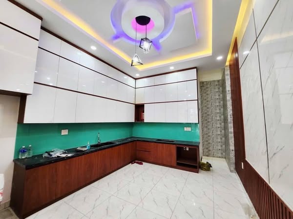 NHÀ 4 TẦNG KIÊN CỐ