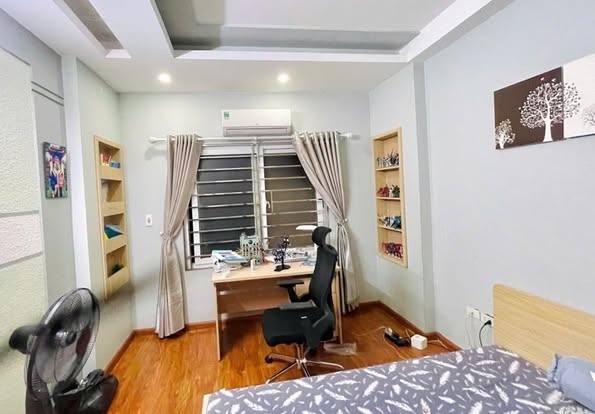 NHÀ MỚI 5 TẦNG CẦU GIẤY, TẶNG NỘI THẤT CAO CẤP, ĐƯỜNG THÔNG CHỤC BƯỚC RA Ô TÔ, CẠNH ĐẠI HỌ