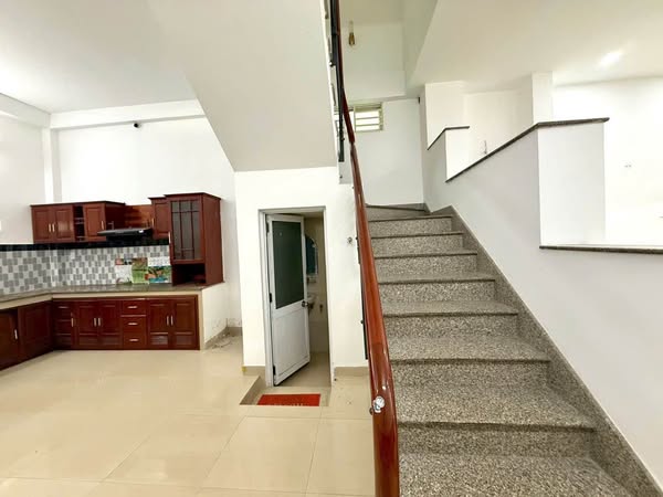 – Diện tích đất : 61,4 m2 ngang 4,55m