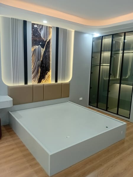 Hai Bà Trưng 44m2x 5 tầng, cất xe trong nhà