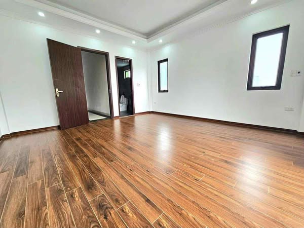 Lạc Long Quân thông Võ Chí Công DT 60m2