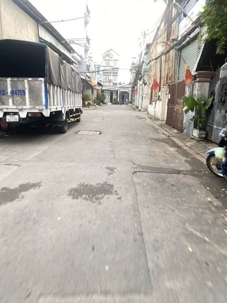 NGAY LÊ VĂN QUỚI MÃ LÒ – DÒNG TIỀN 7TR/THÁNG – HẺM 8M – 2 TẦNG