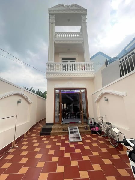 NHÀ ĐẸP 3 TẦNG MẶT TIỀN ĐƯỜNG 160