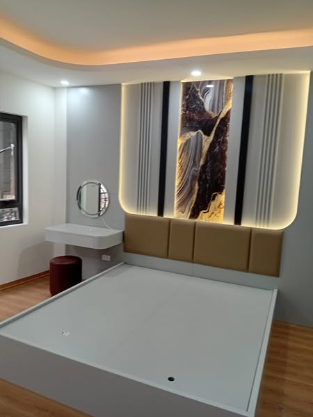 Hai Bà Trưng 44m2x 5 tầng, cất xe trong nhà