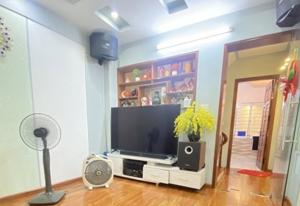 NHÀ MỚI 5 TẦNG CẦU GIẤY, TẶNG NỘI THẤT CAO CẤP, ĐƯỜNG THÔNG CHỤC BƯỚC RA Ô TÔ, CẠNH ĐẠI HỌ