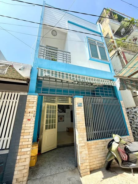 – Diện tích đất : 61,4 m2 ngang 4,55m