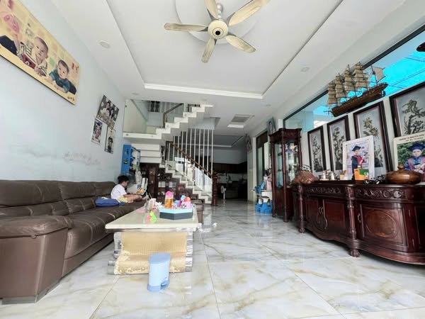 Biệt thự 4 tầng 8x25m2 kdc Đông Thủ Thiêm