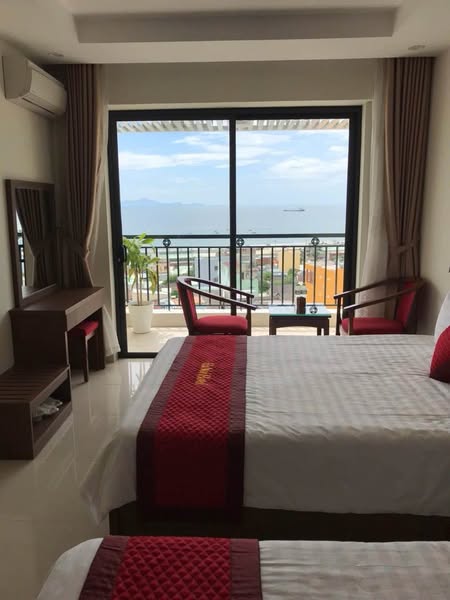 Ông Chú Về Hưu . Cần Bán Khách Sạn 12 Tầng MT Hà Kỳ Ngộ ( Hồ Nghinh Nối Dài )