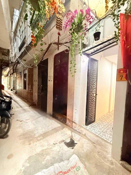 + SĐCC, 2 ngủ, gần phố, tặng nội thất