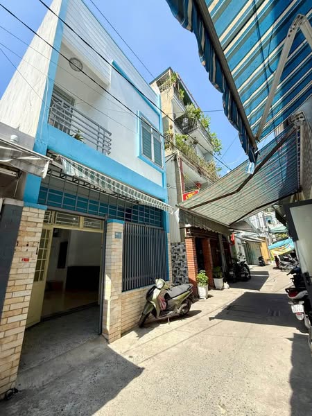 – Diện tích đất : 61,4 m2 ngang 4,55m