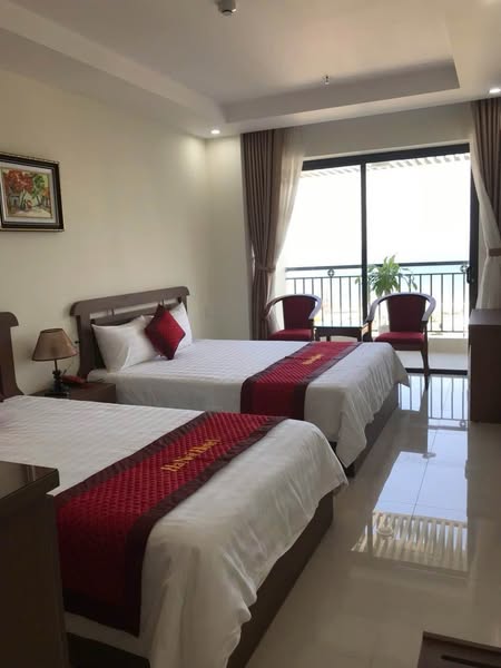 Ông Chú Về Hưu . Cần Bán Khách Sạn 12 Tầng MT Hà Kỳ Ngộ ( Hồ Nghinh Nối Dài )