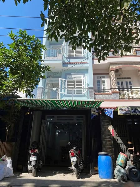 đường chiến lược thông hẻm 703 hương lộ 2.