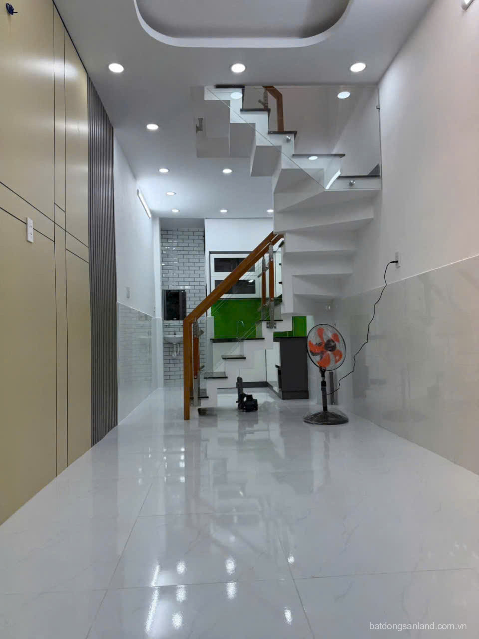 Nhà 237// Hòa Bình, Hiệp Tân, Tân Phú dt 22m2 1 lầu 2pn 2wc giá 2,85 tỷ