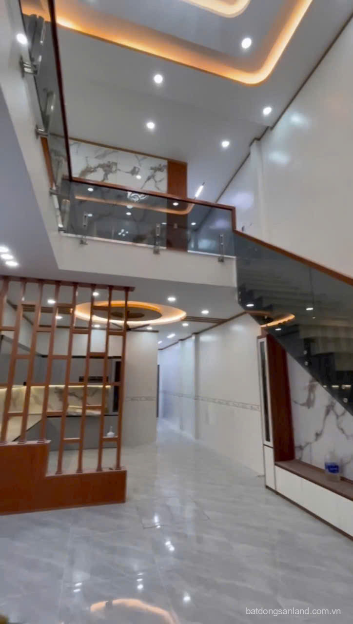 Bán nhà mới xây đường beton 4,5m ở Đức Hòa Đông dt 121,5m2 1 lầu,3pn,2wc giá 2,55 tỷ